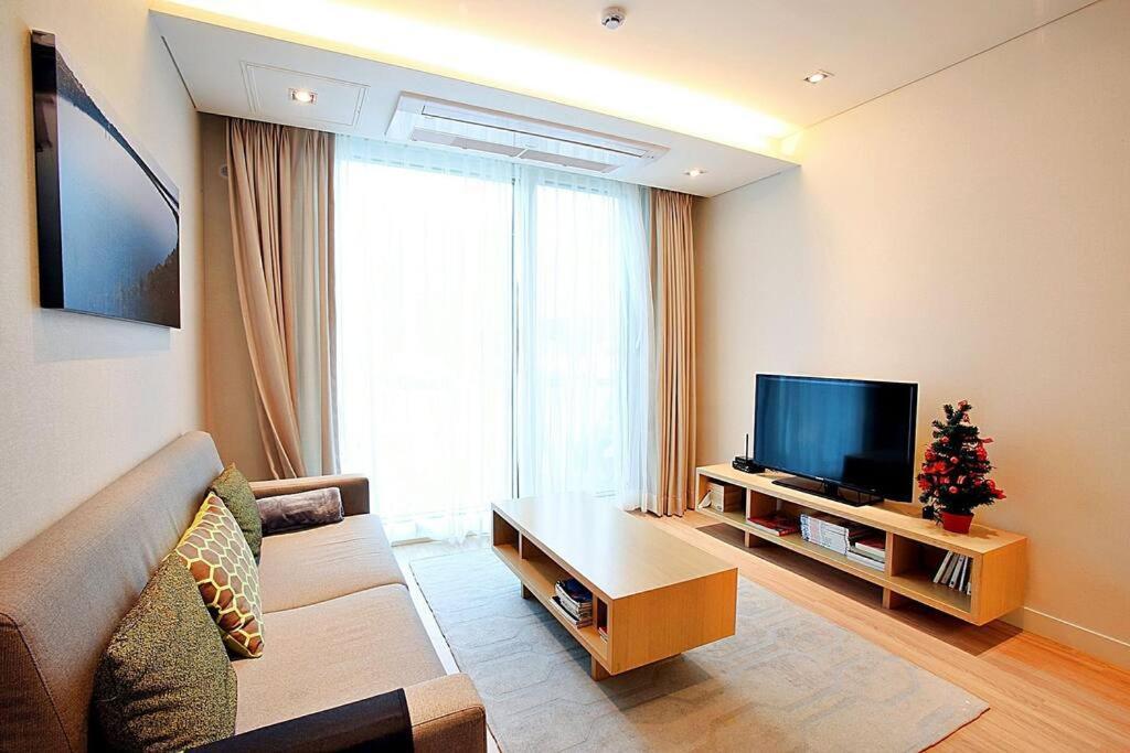 Coveted Palms Village Pension Jeju Exterior foto