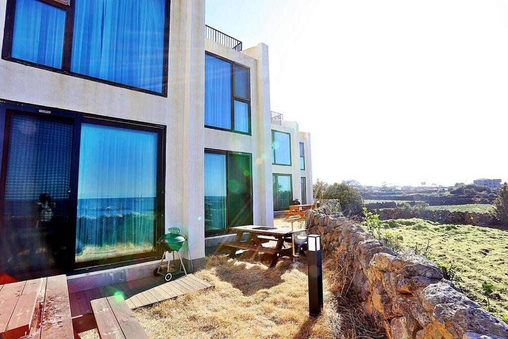 Coveted Palms Village Pension Jeju Exterior foto