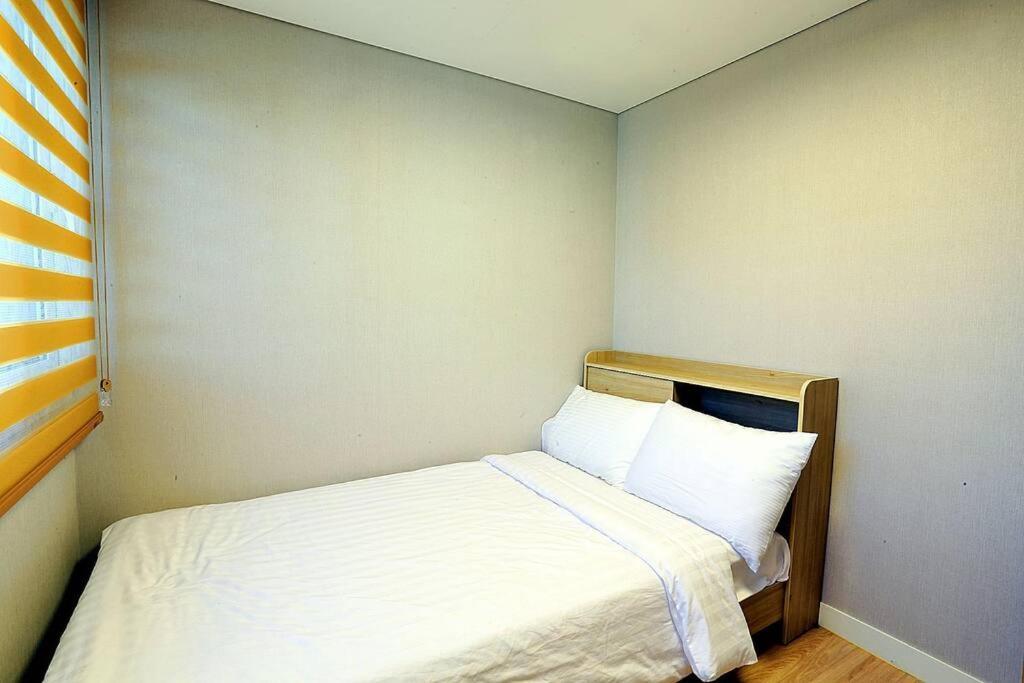 Coveted Palms Village Pension Jeju Exterior foto